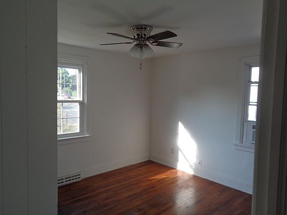 4th image of 3915 Larchmont Ln