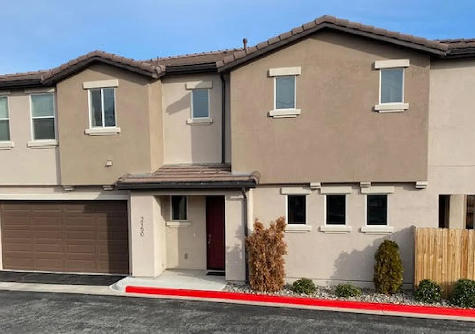 Newer Upgraded Condo for Rent — Photo 1