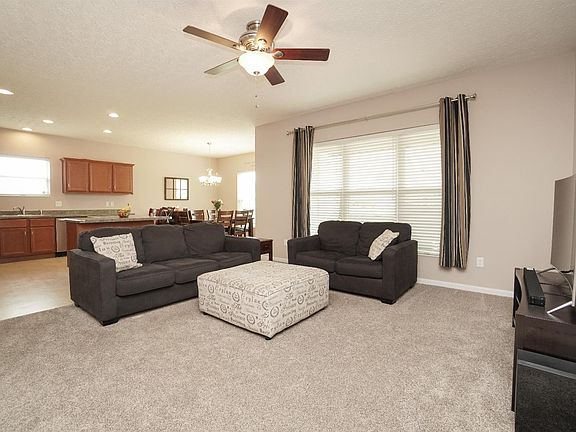 5th image of 110 Oxford Circle Ct