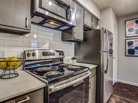 3rd image of 501 Green Oaks Ct #1068