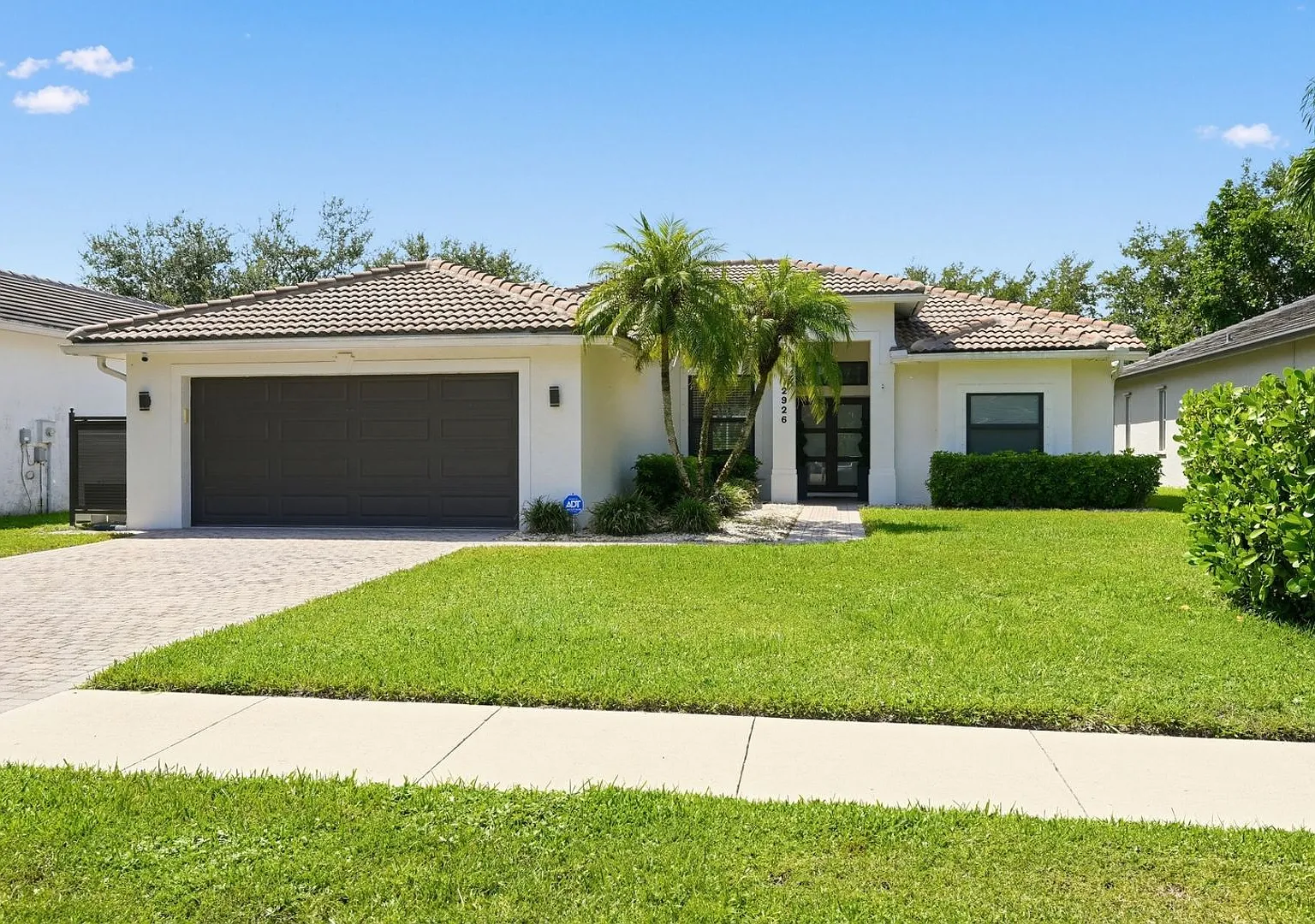 Stunning 4BR House in Naples — Photo 3