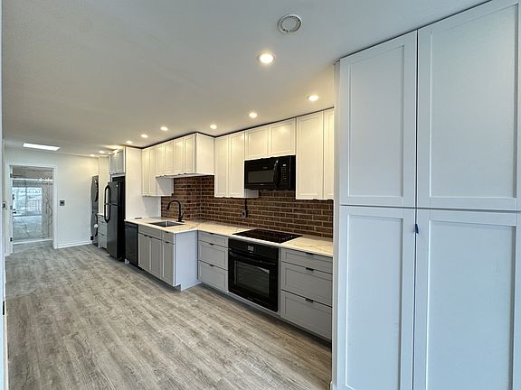 3rd image of 5947 W Montrose Ave #2R