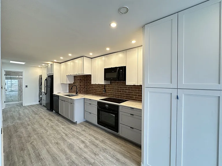 5947 W Montrose Ave #2R — Photo 3