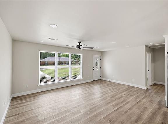 5th image of 410 W Cypress St