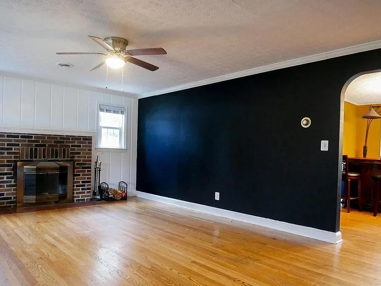 26015 Woodfield Rd — Photo 6
