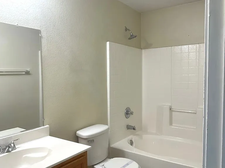 959 Heather St — Photo 3