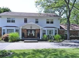 21 Winthrop Dr, Dix Hills, NY 11746