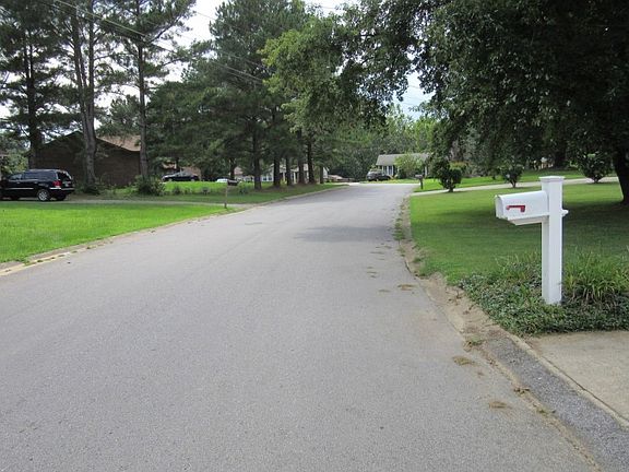 5th image of 1004 Foxmoor Dr