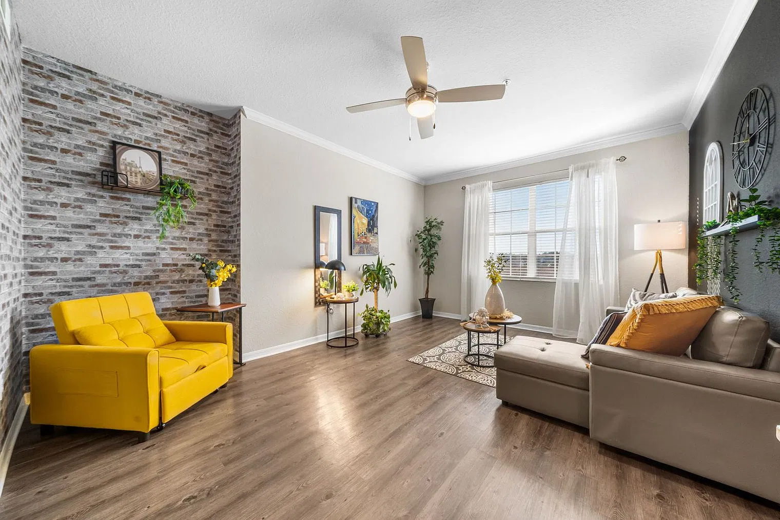 3 bed, 2.0 bath, 1345 sqft, $8,716 — Photo 2