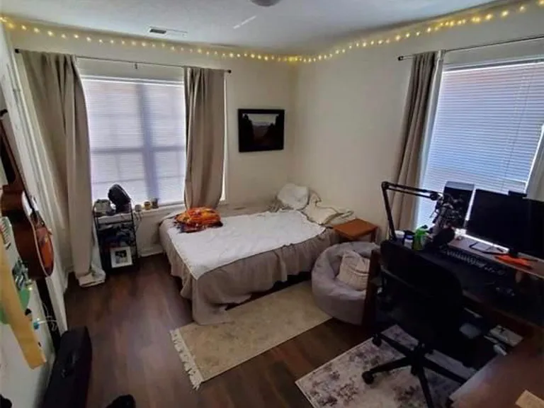 186 University Village Dr #D — Photo 5