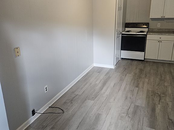 2nd image of 1608 College Farm Rd APT 2W