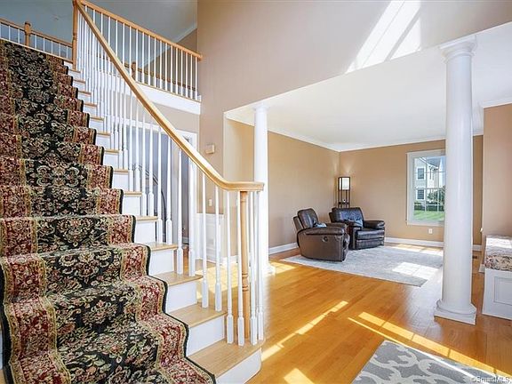 3rd image of 215 Old Maids Ln