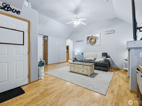 5th image of 18821 Rampart Drive SE