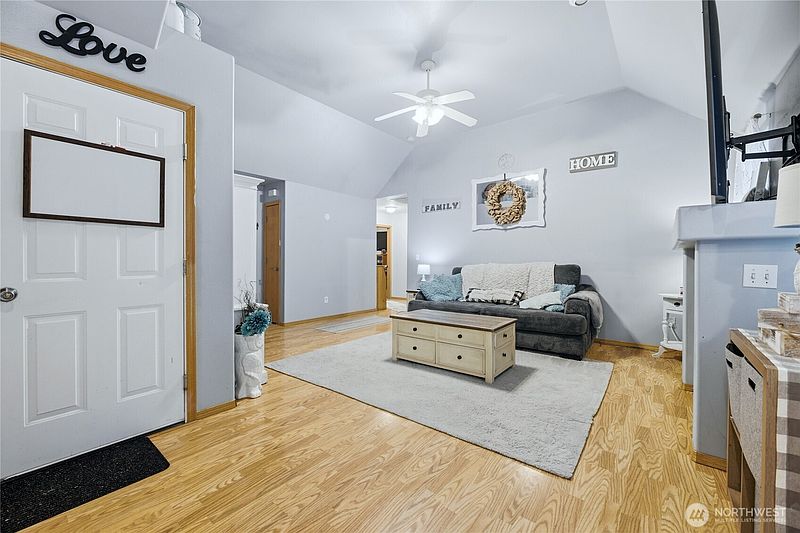 5th image of 18821 Rampart Drive SE