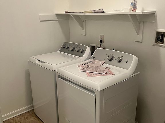 3rd image of 5317 Warminster Dr Unit 303