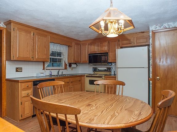 3rd image of 201 Prescott Rd