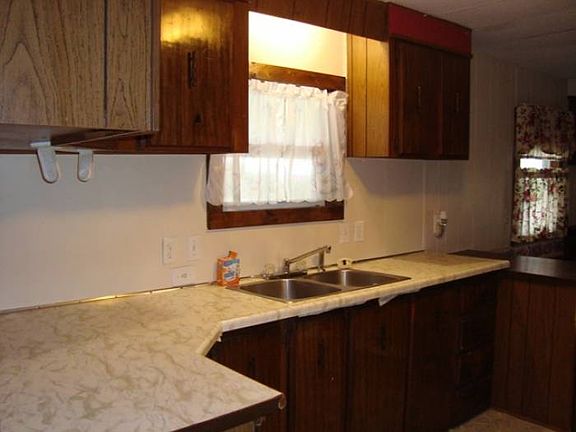 3rd image of 204 E 7th St