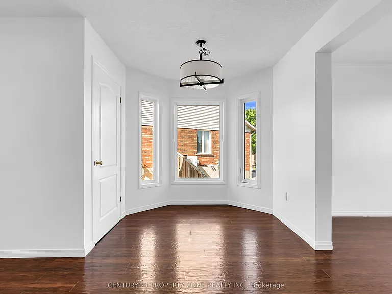 75 Benjamin Cres — Photo 19