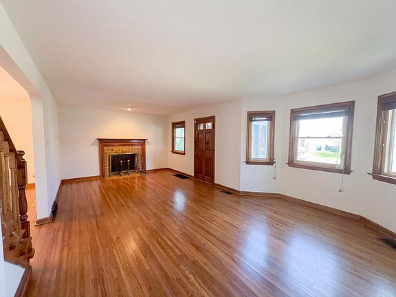 3rd image of 905 Vernon Rd