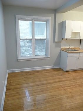 2nd image of 4750 N Whipple St APT F1