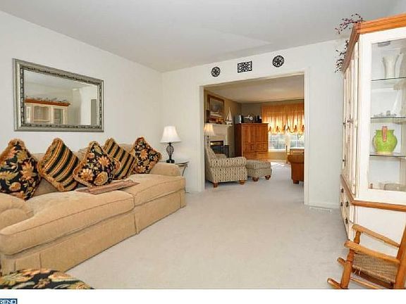 4th image of 104 Meadow View Dr
