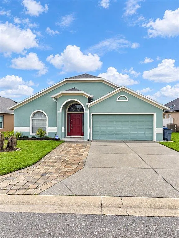 3 bed, 2.0 bath, 1902 sqft, $2,100 — Photo 1