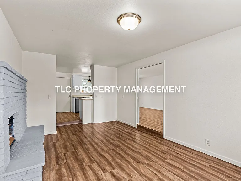 4669-4671 Barger Dr — Photo 17