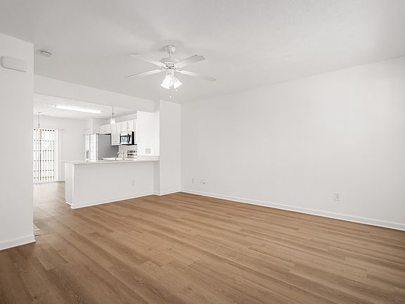 3rd image of 2961 S Rutherford Blvd APT C2