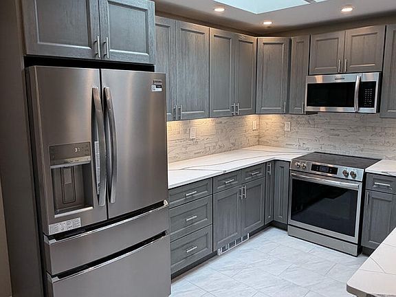 4th image of 12 Eastport Court