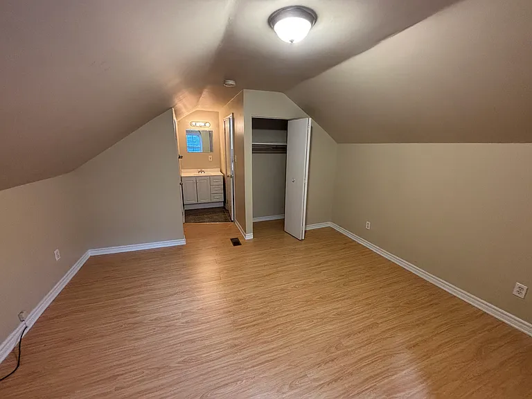 335 Nepean St — Photo 2