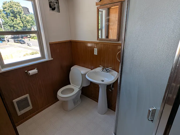 Upstairs bathroom