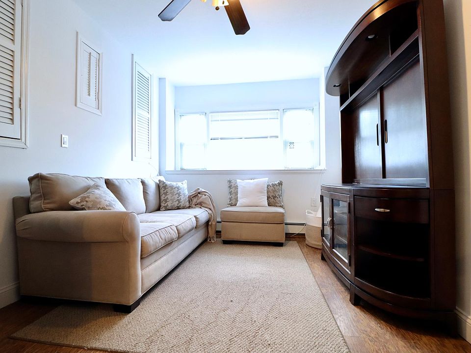 1st image of 9814 158th Ave