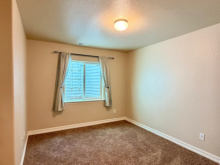 2760 Bridle Dr — Photo 37