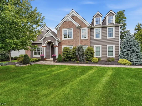 120 Pinehurst Dr, Aurora, OH 44202