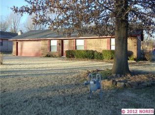 903 9th St, Claremore, OK 74017