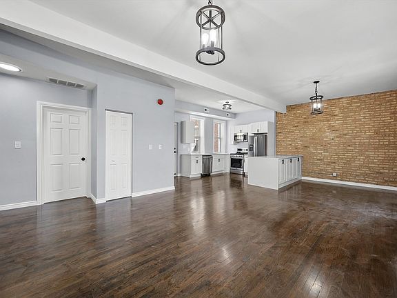 4th image of 2648 N Washtenaw Ave APT 3