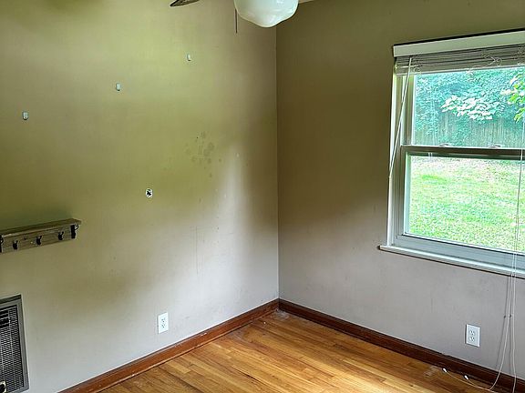 4th image of 103 College Park Ln