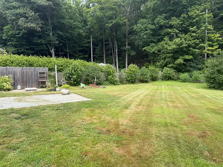 354 N Plain Rd — Photo 18