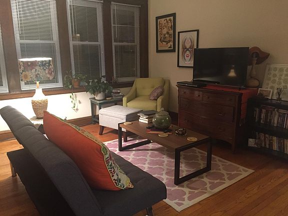 2nd image of 1903 W Balmoral Ave APT 3