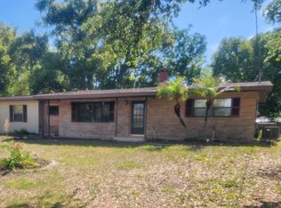 407 Louis St, Leesburg, FL 34748