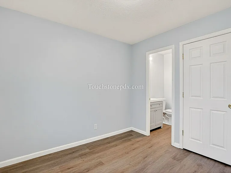 2424 NW Kearney St #5 — Photo 9