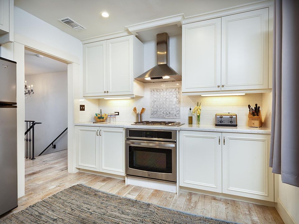 Upstairs Unit: Kitchen - Fully Stocked