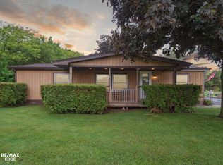 3504 Hodgins Pkwy, Burton, MI 48519