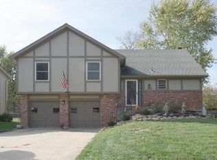15314 S Summertree Ln, Olathe, KS 66062