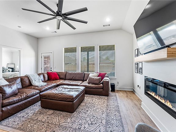 3rd image of 4299 Florentina Ave