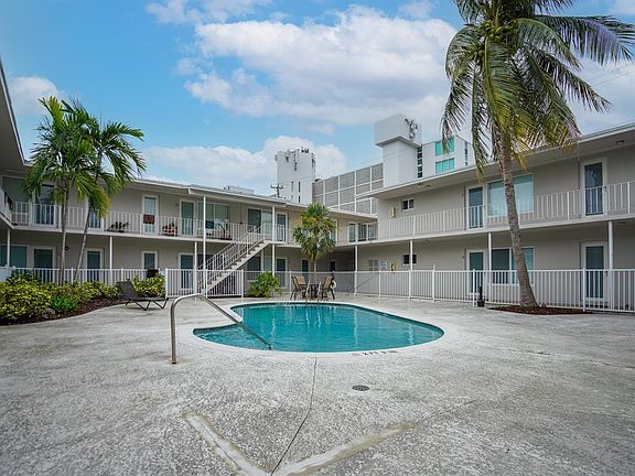 2nd image of 1940 Biarritz Dr Unit 16-1940-16
