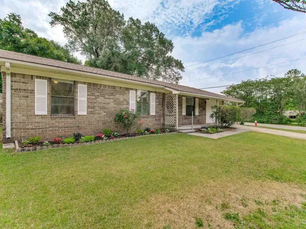 8500 Blue Jay Way, Pensacola, FL 32534
