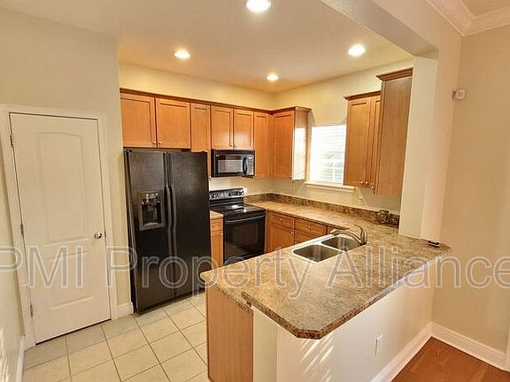 3rd image of 830 Ellwood Ave