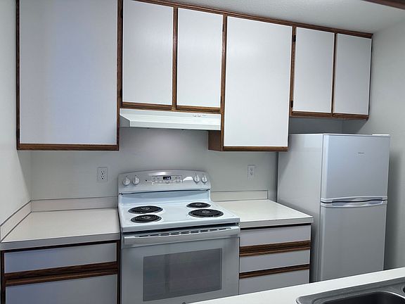 2nd image of 2211 NE Holliday Ave #2