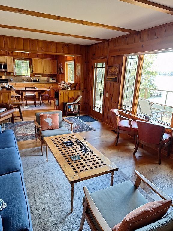 954 S Hessel Point Rd - Property Image